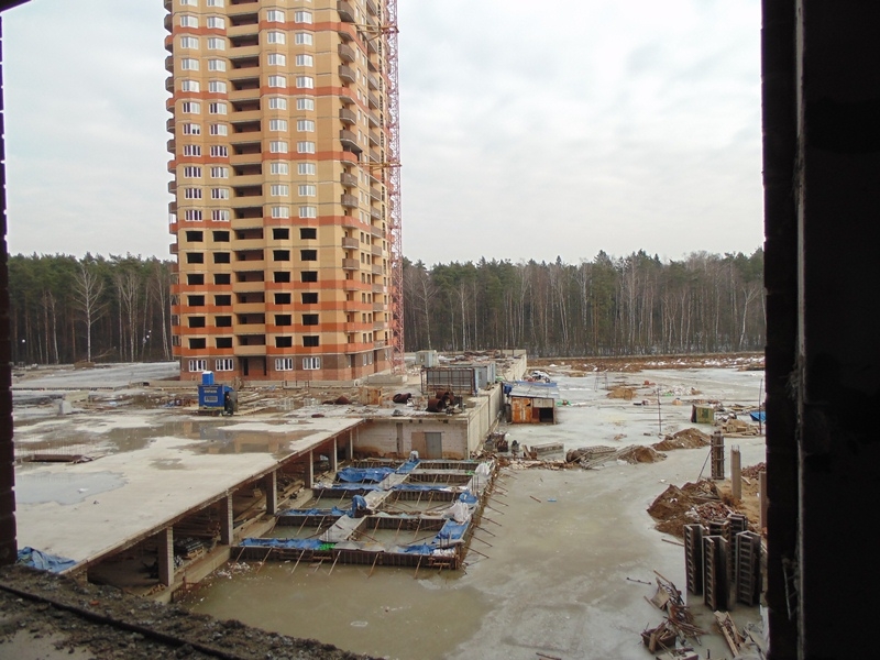 В июле на долгострое - ЖК «Ленинский парк» опять ведутся строительные работы